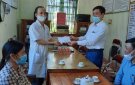 Lãnh đạo xã Thạch Bình thăm hỏi, động viên, tặng quà cho nghành Y tế xã nhà trong công tác phòng, chống dịch Covid-19