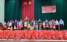 Xã Thạch Bình tổ chức tặng quà "Tết yêu thương" cho hộ nghèo, hộ khó khăn xuân Nhâm Dần 2022.
